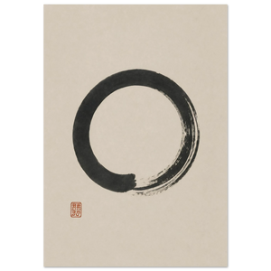 Japandi Kunstdruck mit klassischem Ensō-Kreis in schwarzer Tusche auf Beige – japanisches Zen-Symbol mit rotem Siegel-Stempel, minimalistisches Wandbild